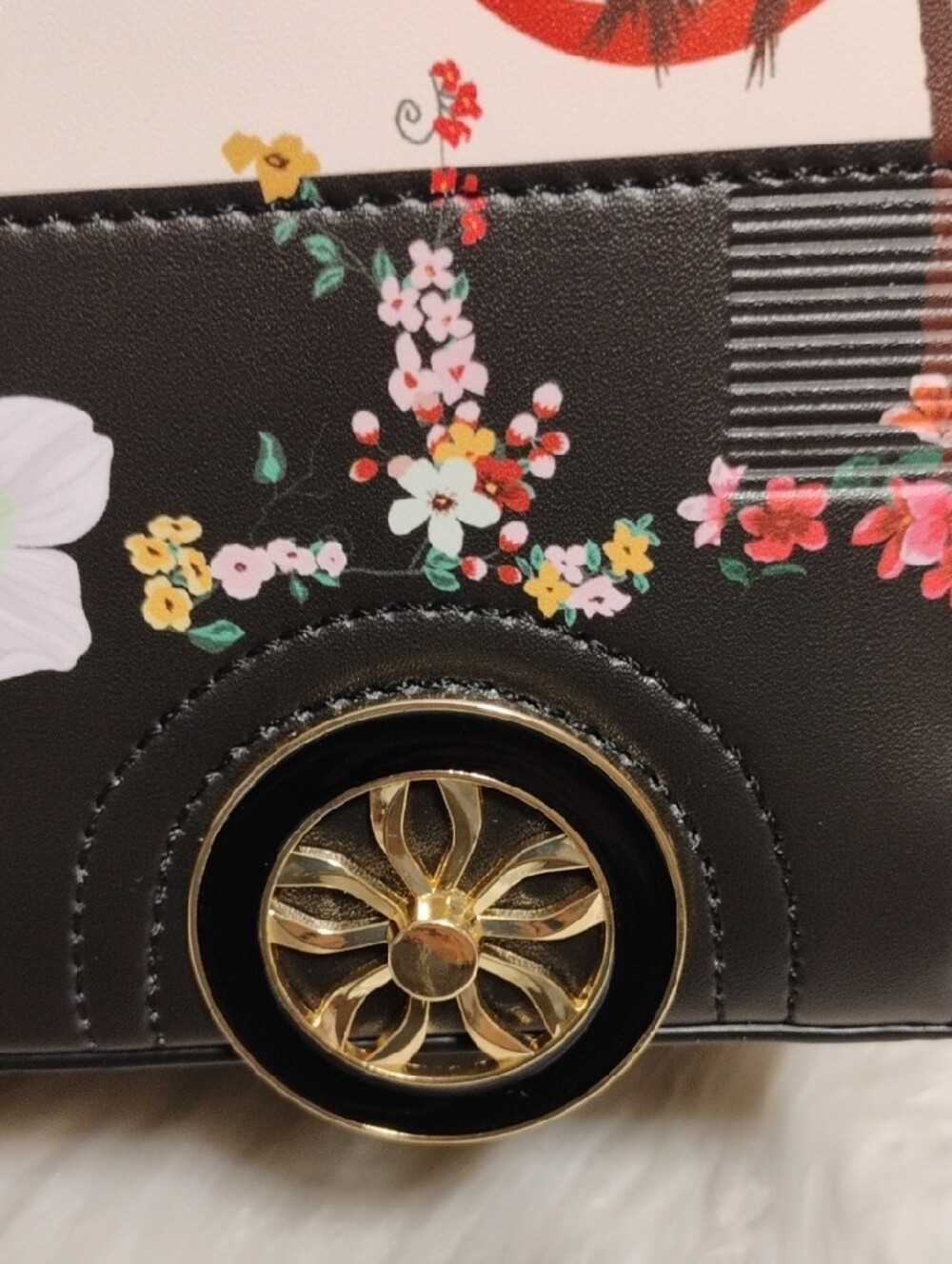 New CHERI 'Beauty' Novelty Volkswagen Bus Bag - Picture 9 of 10